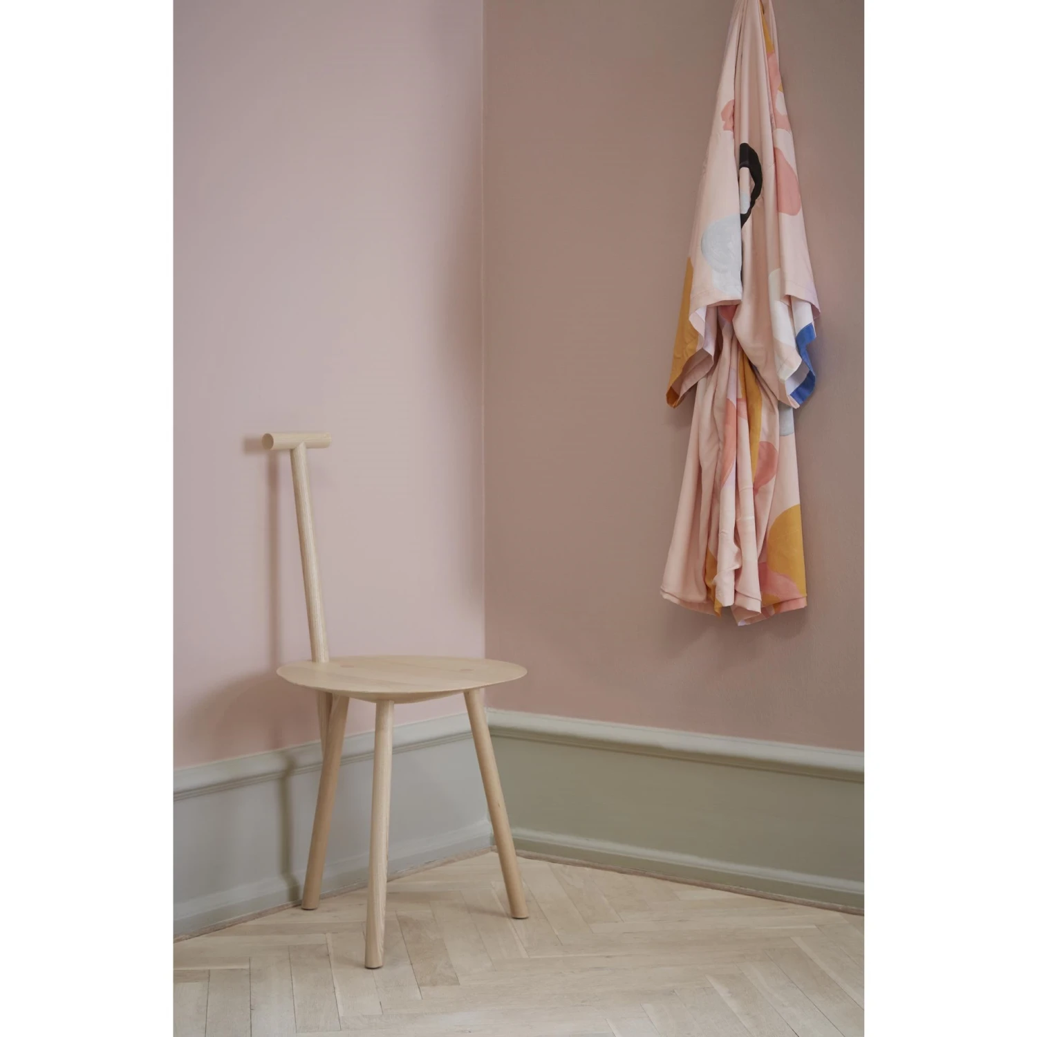 Please Wait To Be Seated Spade Chair Navy Blue - Image 4