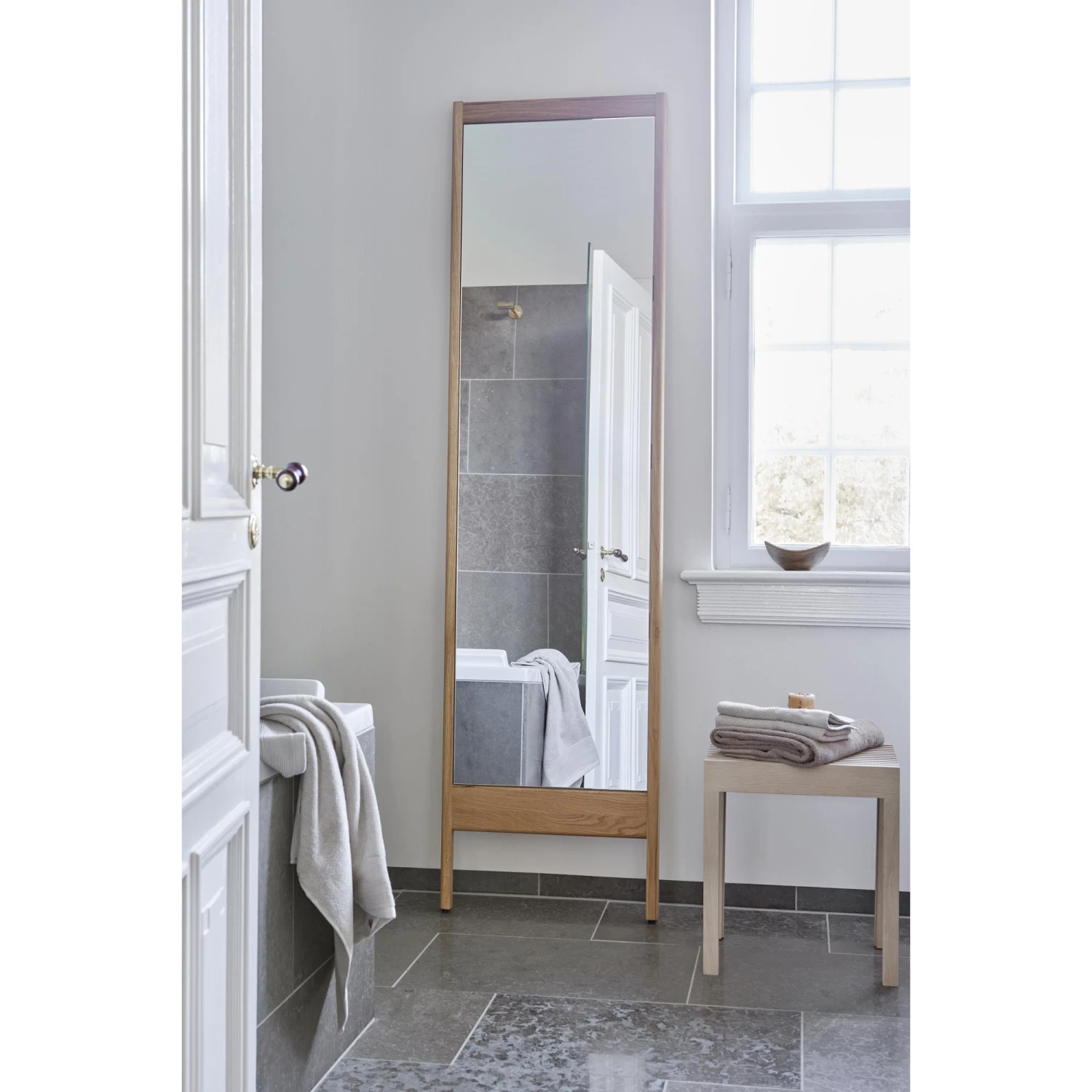 Form & Refine Lightweight Stool White Oak - Image 6