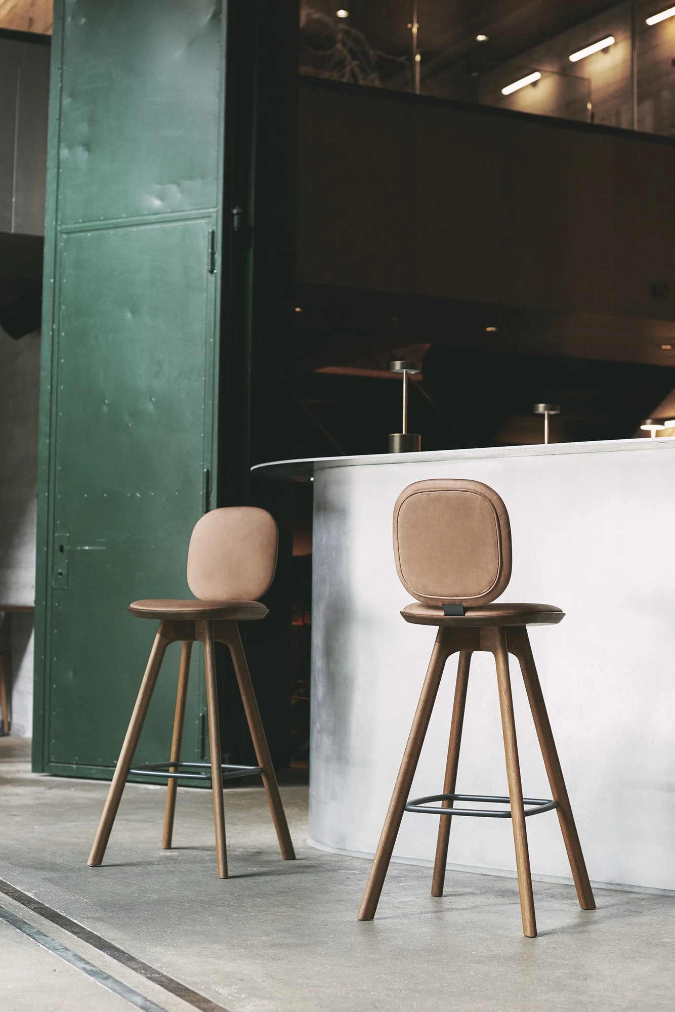 Brdr. Krüger Pauline Comfort Bar Stool H75 Oak Black Lacquered/Brandy Leather - Image 7