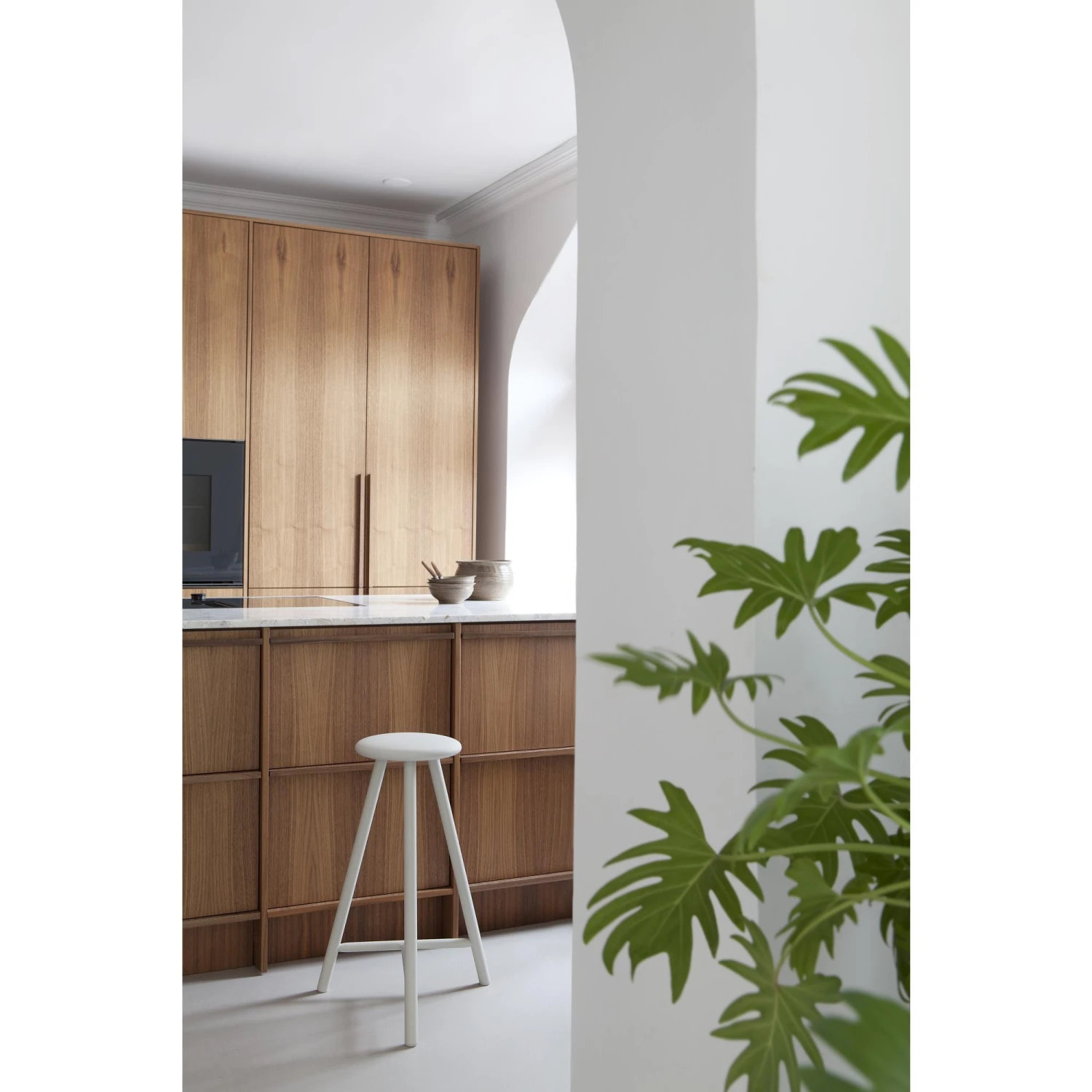 Nikari Linea Collection Perch Bar Stool Black Stained Oak - Image 5