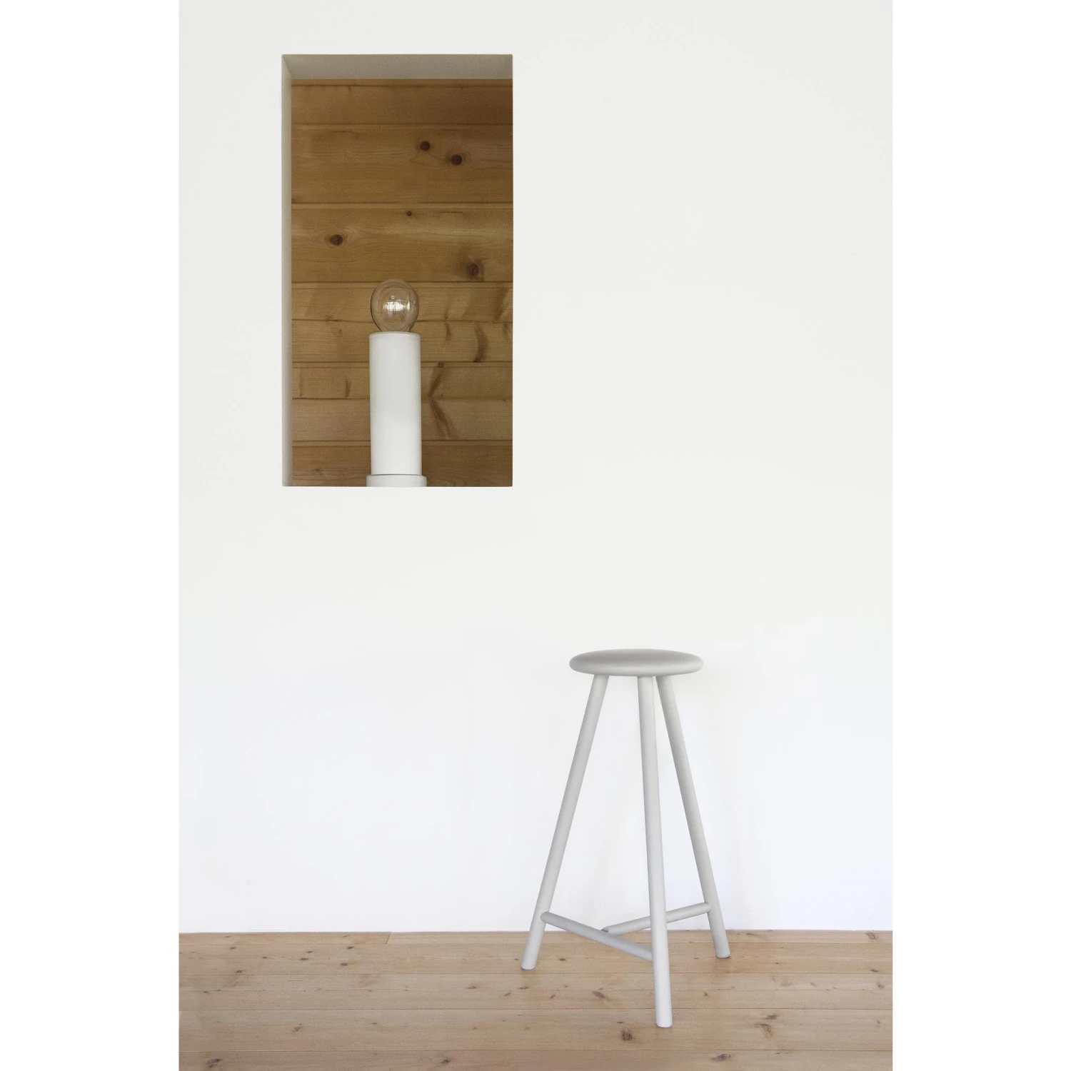 Nikari Linea Collection Perch Bar Stool Black Stained Oak - Image 3